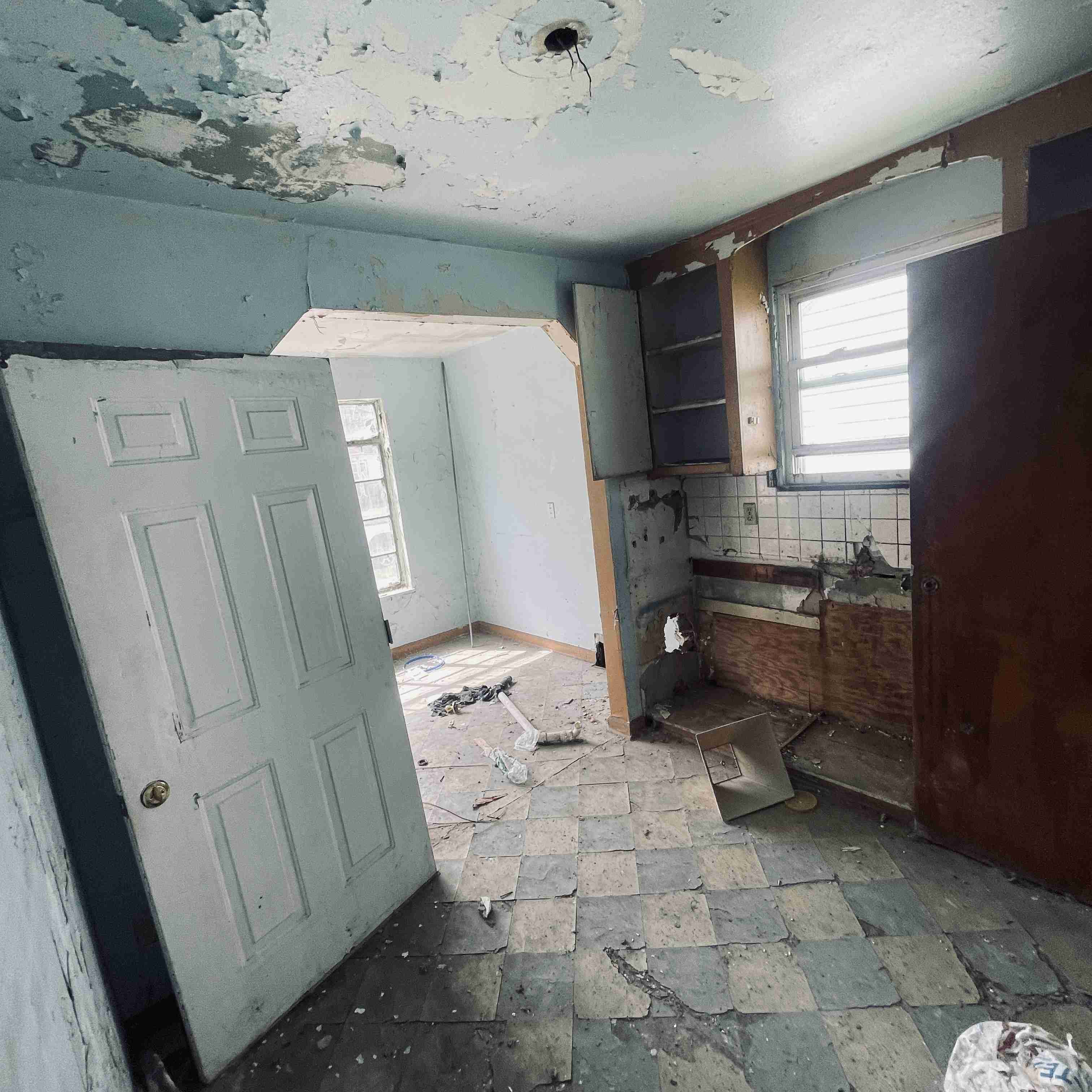 19220 Albany St (30).jpg